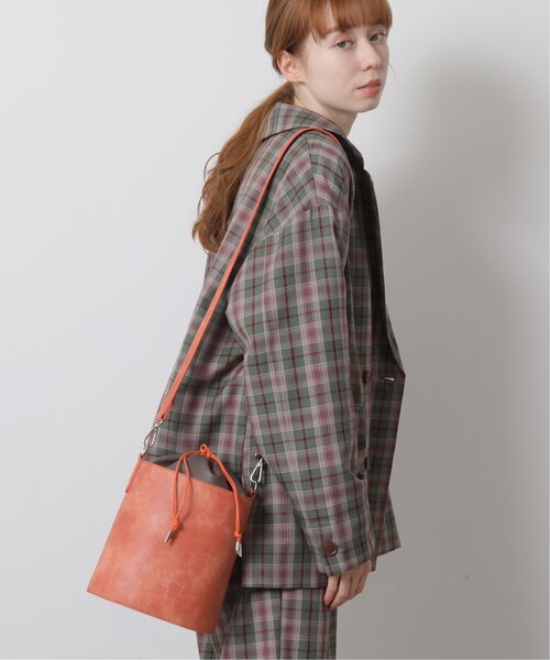 DOUBLE NAME(ダブルネーム)の「巾着ラウンド合皮BAG(ショルダーバッグ・レディース・オレンジ/スミクロ/イエロー×グリーン・FREE)」の5枚目の写真