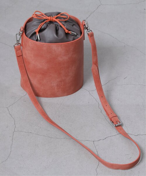 DOUBLE NAME(ダブルネーム)の「巾着ラウンド合皮BAG(ショルダーバッグ・レディース・オレンジ/スミクロ/イエロー×グリーン・FREE)」の6枚目の写真