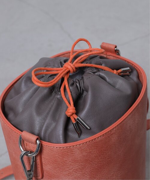 DOUBLE NAME(ダブルネーム)の「巾着ラウンド合皮BAG(ショルダーバッグ・レディース・オレンジ/スミクロ/イエロー×グリーン・FREE)」の8枚目の写真