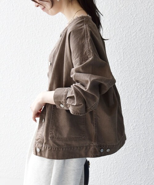 SHIPS any（シップス エニィ）の「ノーカラー デニム ブルゾン［SHIPS any DENIM］（デニムジャケット・レディース・ネイビー/ダークネイビー/ブルー/ライトブルー/ブラック/スカイブルー/ブラウン・ONE SIZE）」の3枚目の写真