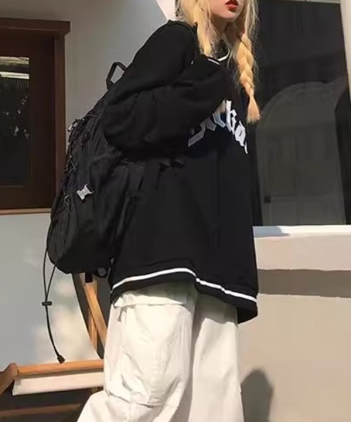 Vipoa(ヴィポア)の「ユニフォーム風オーバーサイズVネックスウェット(Tシャツ/カットソー・レディース・ブラック/ネイビー・FREE)」の7枚目の写真