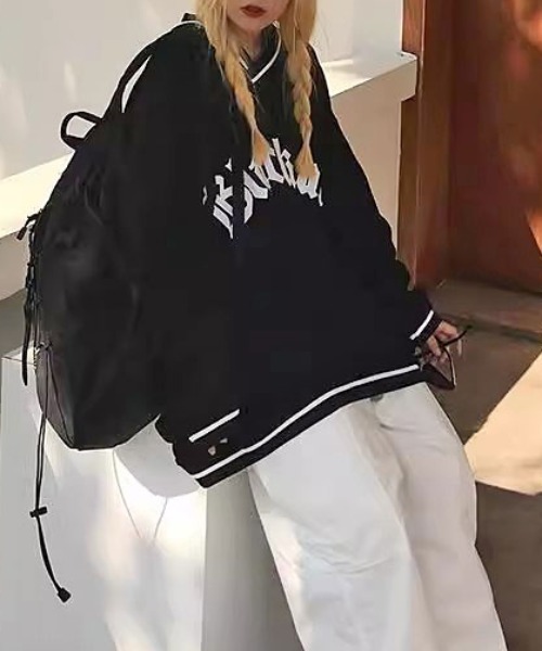 Vipoa(ヴィポア)の「ユニフォーム風オーバーサイズVネックスウェット(Tシャツ/カットソー・レディース・ブラック/ネイビー・FREE)」の5枚目の写真