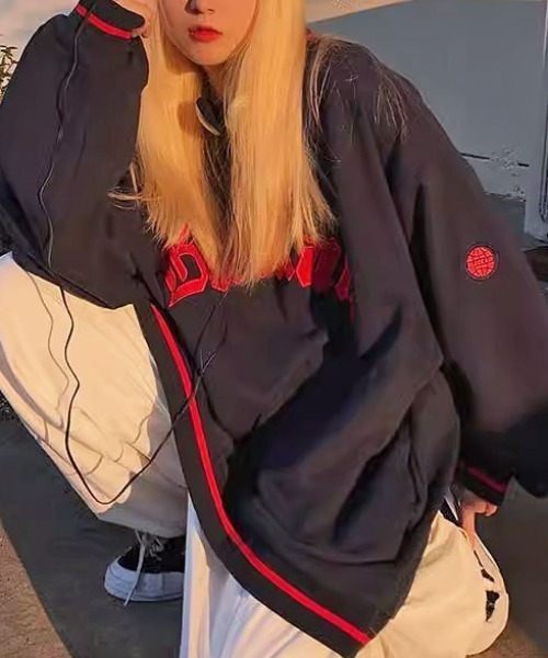 Vipoa(ヴィポア)の「ユニフォーム風オーバーサイズVネックスウェット(Tシャツ/カットソー・レディース・ブラック/ネイビー・FREE)」の11枚目の写真