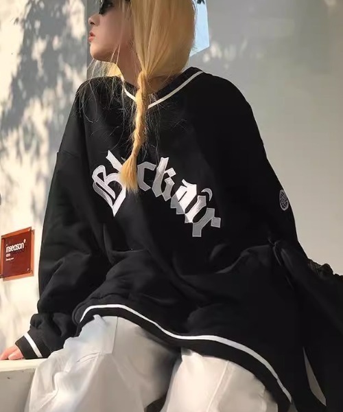 Vipoa(ヴィポア)の「ユニフォーム風オーバーサイズVネックスウェット(Tシャツ/カットソー・レディース・ブラック/ネイビー・FREE)」の16枚目の写真