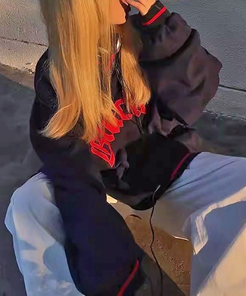 Vipoa(ヴィポア)の「ユニフォーム風オーバーサイズVネックスウェット(Tシャツ/カットソー・レディース・ブラック/ネイビー・FREE)」の17枚目の写真