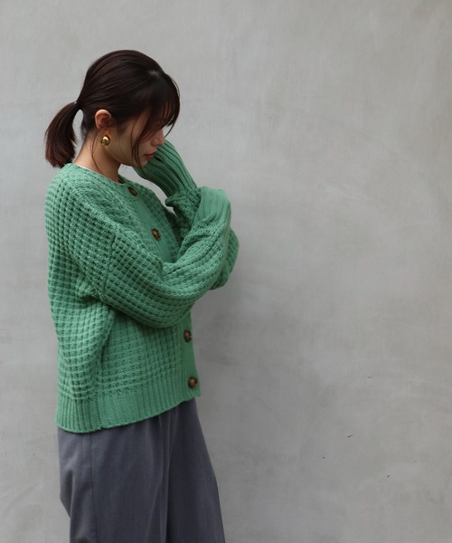 Brownie（ブラウニー）の「Brownie ローゲージワッフル編みクルーネックカーディガン（カーディガン/ボレロ・レディース・レッド/グリーン/オフホワイト/パープル・FREE）」の22枚目の写真