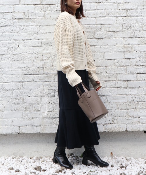 Brownie（ブラウニー）の「Brownie ローゲージワッフル編みクルーネックカーディガン（カーディガン/ボレロ・レディース・レッド/グリーン/オフホワイト/パープル・FREE）」の11枚目の写真