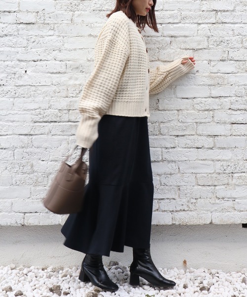 Brownie（ブラウニー）の「Brownie ローゲージワッフル編みクルーネックカーディガン（カーディガン/ボレロ・レディース・レッド/グリーン/オフホワイト/パープル・FREE）」の12枚目の写真