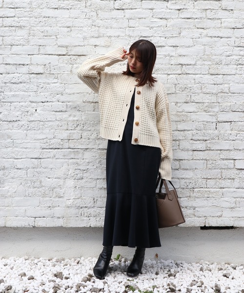 Brownie（ブラウニー）の「Brownie ローゲージワッフル編みクルーネックカーディガン（カーディガン/ボレロ・レディース・レッド/グリーン/オフホワイト/パープル・FREE）」の14枚目の写真