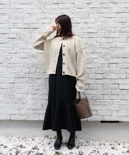 Brownie（ブラウニー）の「Brownie ローゲージワッフル編みクルーネックカーディガン（カーディガン/ボレロ・レディース・レッド/グリーン/オフホワイト/パープル・FREE）」の13枚目の写真