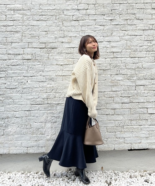 Brownie（ブラウニー）の「Brownie ローゲージワッフル編みクルーネックカーディガン（カーディガン/ボレロ・レディース・レッド/グリーン/オフホワイト/パープル・FREE）」の15枚目の写真