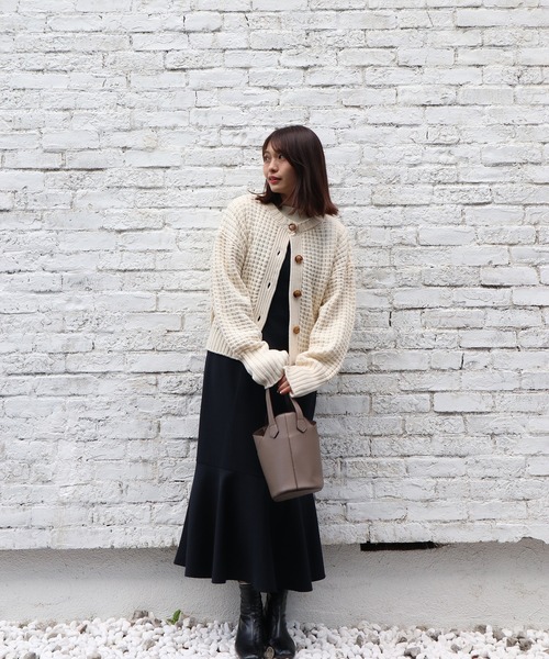 Brownie（ブラウニー）の「Brownie ローゲージワッフル編みクルーネックカーディガン（カーディガン/ボレロ・レディース・レッド/グリーン/オフホワイト/パープル・FREE）」の16枚目の写真