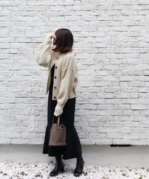 Brownie（ブラウニー）の「Brownie ローゲージワッフル編みクルーネックカーディガン（カーディガン/ボレロ・レディース・レッド/グリーン/オフホワイト/パープル・FREE）」の17枚目の写真