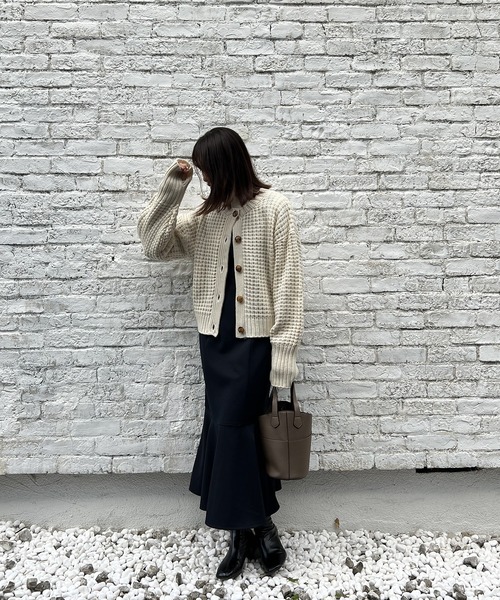 Brownie（ブラウニー）の「Brownie ローゲージワッフル編みクルーネックカーディガン（カーディガン/ボレロ・レディース・レッド/グリーン/オフホワイト/パープル・FREE）」の18枚目の写真