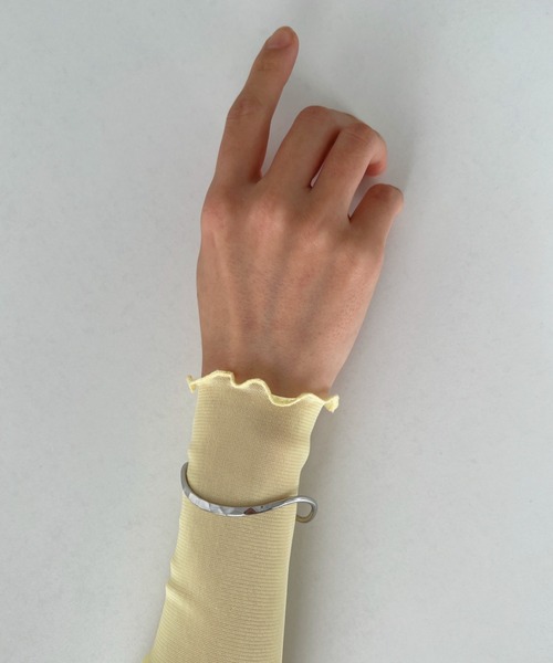 iso（イソ）の「カーブラインメタルバングル（バングル/リストバンド・レディース・ゴールド/シルバー・FREE）」の7枚目の写真