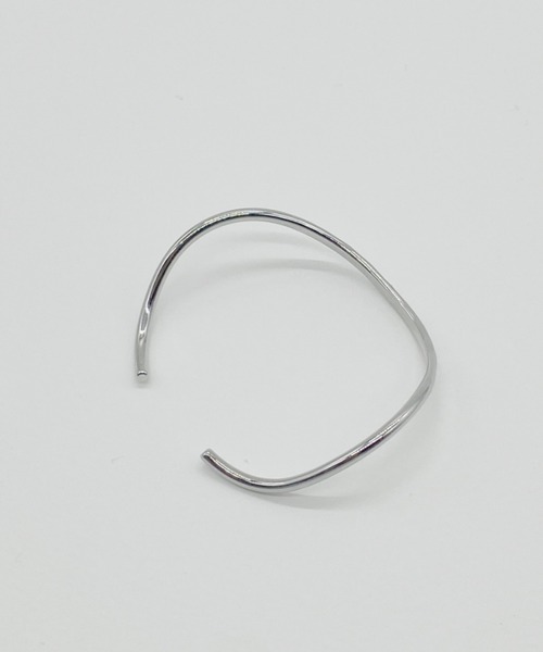 iso（イソ）の「カーブラインメタルバングル（バングル/リストバンド・レディース・ゴールド/シルバー・FREE）」の18枚目の写真