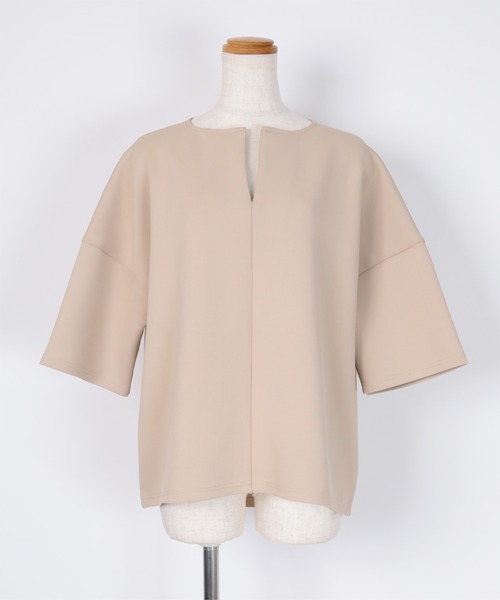 UR'S(ユアーズ)の「ボンディングキーネックオーバーサイズトップス(Tシャツ/カットソー・レディース・ホワイト/ベージュ/ブラック・S/M/L)」の22枚目の写真