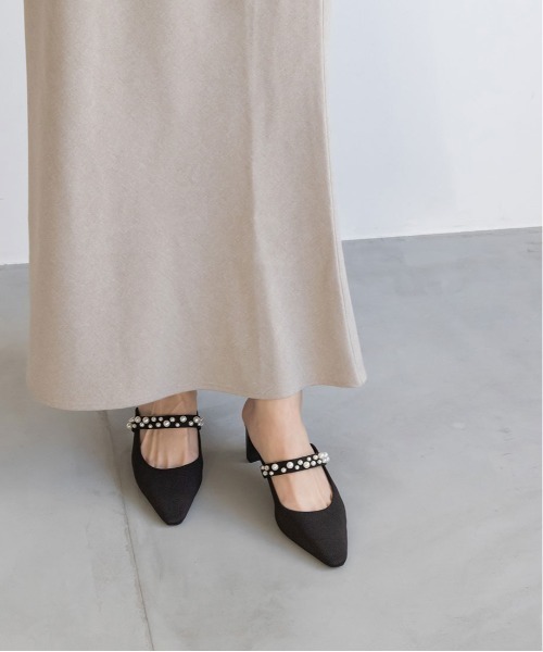 RANDA（ランダ）の「【SUSTAINABLE】パールミュールパンプス（パンプス・レディース・グレイッシュベージュ/ブラック/ブルー・S/M/L/LL）」の4枚目の写真