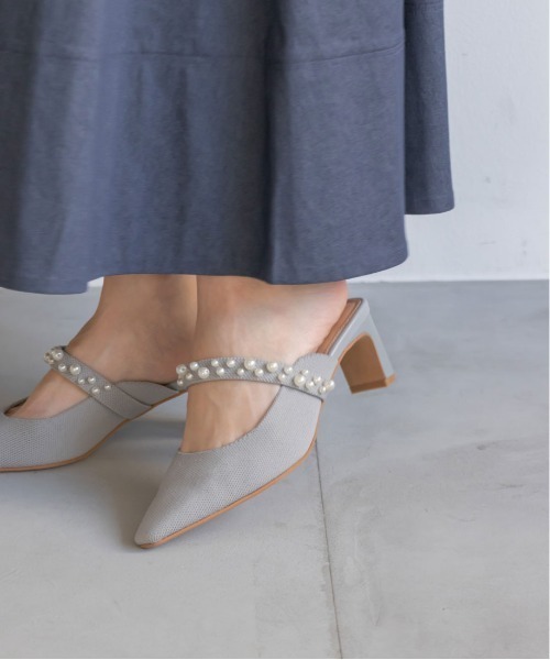 RANDA（ランダ）の「【SUSTAINABLE】パールミュールパンプス（パンプス・レディース・グレイッシュベージュ/ブラック/ブルー・S/M/L/LL）」の18枚目の写真