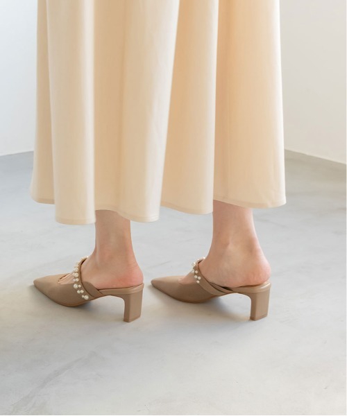 RANDA（ランダ）の「【SUSTAINABLE】パールミュールパンプス（パンプス・レディース・グレイッシュベージュ/ブラック/ブルー・S/M/L/LL）」の21枚目の写真