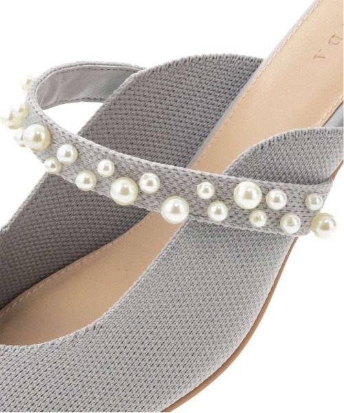 RANDA（ランダ）の「【SUSTAINABLE】パールミュールパンプス（パンプス・レディース・グレイッシュベージュ/ブラック/ブルー・S/M/L/LL）」の22枚目の写真