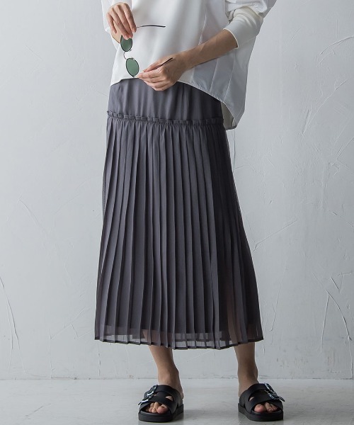 MAYSON GREY（メイソングレイ）の「ヘムプリーツシアースカート（スカート・レディース・チャコールグレー/ピンク/グリーン・M）」の2枚目の写真