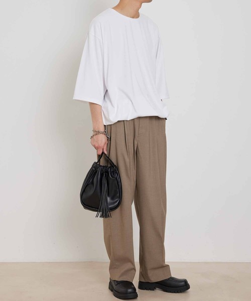 ADAM ET ROPE'（アダムエロペ）の「【WEB限定】ブレスレットチェーン タッセル バッグ / 巾着型 / ワンハンドル / ユニセックス（ハンドバッグ・メンズ・ブラック/ライトグレー・FREE）」の10枚目の写真