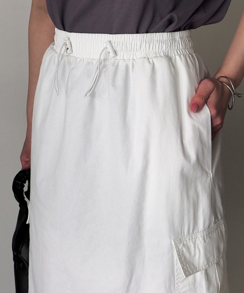 Riberry（リベリー）の「ウエストドロストカーゴタイトスカート（スカート・レディース・カーキ/オフホワイト/ブラック・MEDIUM）」の7枚目の写真