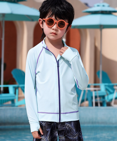 TeddyShop（テディショップ）の「キッズ 長袖ネームタグとサムホール付きラッシュガード（ラッシュガード・キッズ・ホワイト系その他/スモークピンク/ライトグレー/ライトブルー/グレー/ホワイト×ブルー/パープル/ダークグレー/ブルー系その他/ブラック/ブラック系その他・110cm/150cm/140cm/120cm/130cm）」の8枚目の写真