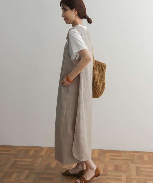 URBAN RESEARCH DOORS（アーバンリサーチドアーズ）の「コットンラップライクストレートワンピース（ワンピース・レディース・グレー系その他/チャコールグレー・MEDIUM）」の2枚目の写真