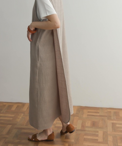 URBAN RESEARCH DOORS（アーバンリサーチドアーズ）の「コットンラップライクストレートワンピース（ワンピース・レディース・グレー系その他/チャコールグレー・MEDIUM）」の12枚目の写真