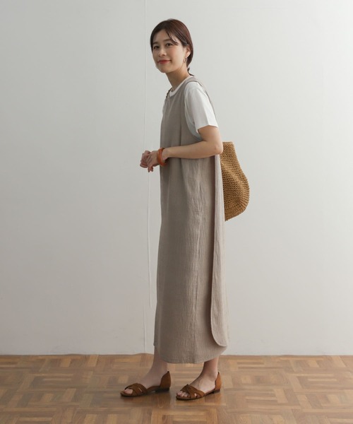 URBAN RESEARCH DOORS（アーバンリサーチドアーズ）の「コットンラップライクストレートワンピース（ワンピース・レディース・グレー系その他/チャコールグレー・MEDIUM）」の20枚目の写真