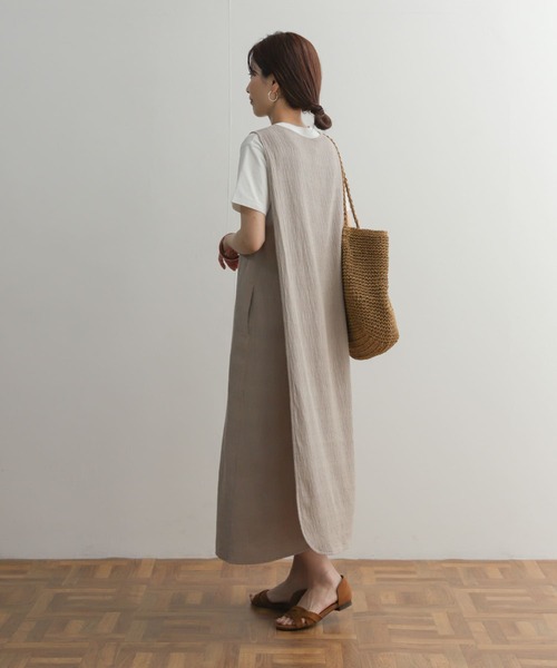 URBAN RESEARCH DOORS（アーバンリサーチドアーズ）の「コットンラップライクストレートワンピース（ワンピース・レディース・グレー系その他/チャコールグレー・MEDIUM）」の21枚目の写真