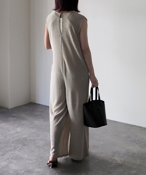 Riberry（リベリー）の「楊柳Vネックオールインワン（サロペット/オーバーオール・レディース・グレイッシュベージュ/ブラック/チャコールグレー・MEDIUM）」の6枚目の写真