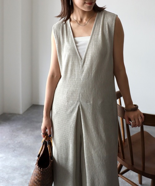 Riberry（リベリー）の「楊柳Vネックオールインワン（サロペット/オーバーオール・レディース・グレイッシュベージュ/ブラック/チャコールグレー・MEDIUM）」の8枚目の写真