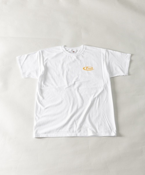FRUIT OF THE LOOM(フルーツオブザルーム)の「FRUIT OF THE LOOM UNISEX ワンポイントロゴプリント ショートプリントTシャツ(Tシャツ/カットソー・メンズ・ネイビー/イエロー/ブラック/レッド・LL/M/L)」の4枚目の写真