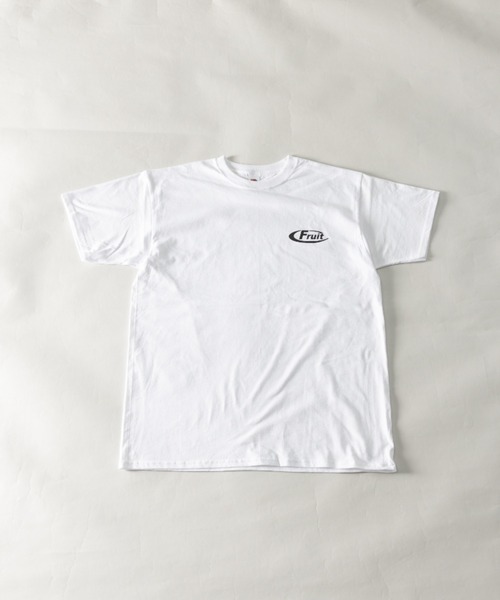 FRUIT OF THE LOOM(フルーツオブザルーム)の「FRUIT OF THE LOOM UNISEX ワンポイントロゴプリント ショートプリントTシャツ(Tシャツ/カットソー・メンズ・ネイビー/イエロー/ブラック/レッド・LL/M/L)」の2枚目の写真