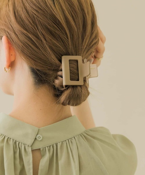 SMELLY(スメリー)の「スクエアマットカラーバンス(バレッタ/ヘアクリップ・レディース・ベージュ/ブルー・-)」の7枚目の写真