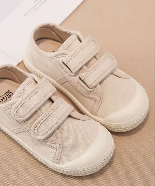 Bambin(ボンバン)の「【 Bambin / ボンバン 】 キッズ ベルクロ キャンバス スニーカー(スニーカー・キッズ・カーキ/アイボリー/ブラック/ベージュ・16cm/17cm/18cm)」の2枚目の写真