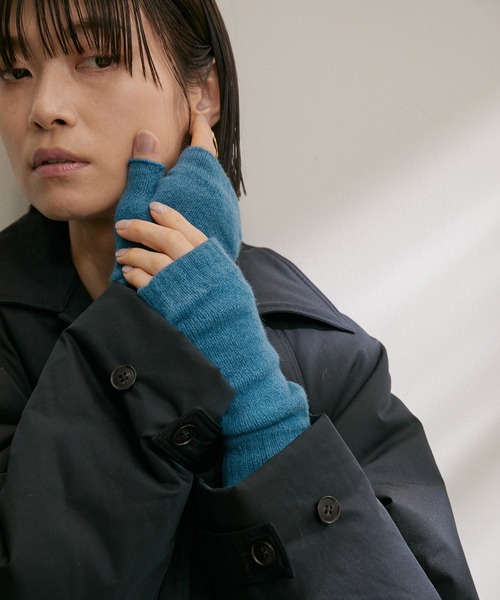 SALON adam et rope'(サロン アダム エ ロペ)の「【COSY(コージー)】2PLYフィンガーレスアームウォーマー(手袋・レディース・チャコールグレー/ブルー系その他4/イエロー系その他/オフホワイト・FREE)」の18枚目の写真