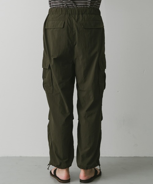 URBAN RESEARCH DOORS（アーバンリサーチドアーズ）の「ナイロンワッシャーカーゴパンツ（カーゴパンツ・メンズ・オリーブ/ブラック・MEDIUM/LARGE）」の5枚目の写真