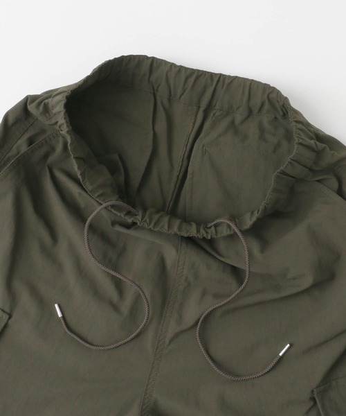 URBAN RESEARCH DOORS（アーバンリサーチドアーズ）の「ナイロンワッシャーカーゴパンツ（カーゴパンツ・メンズ・オリーブ/ブラック・MEDIUM/LARGE）」の8枚目の写真