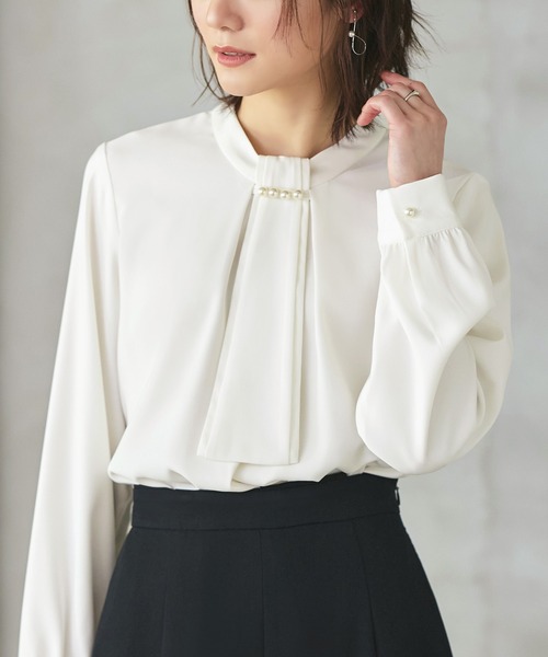 RUIRUE BOUTIQUE（ルイルエブティック）の「洗える ストレッチ ｜ 選べるデザイン フロントタック　ボウタイブラウス ｜ 長袖 トップス 体型カバー  オフィスカジュアル 通勤服 華やか ボウタイ メタル パール ボリュームスリーブ ブラウス（シャツ/ブラウス・レディース・ブラック系1/オレンジ/オレンジ系1/ブラック/ライトベージュ/ベージュ系1/ネイビー/ブルー系1/ピンク系1/ホワイト/グレー系1/ネイビー系1/アッシュ/ライトブルー/ピンクベージュ/ホワイト系1・S/M/L/LL/3L/5L/4L）」の3枚目の写真