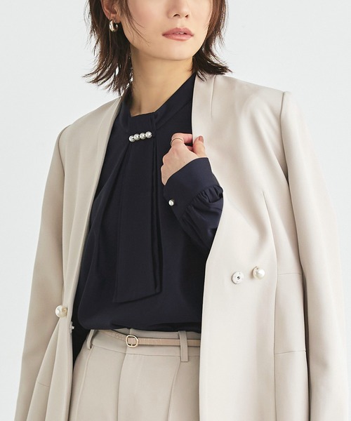 RUIRUE BOUTIQUE（ルイルエブティック）の「洗える ストレッチ ｜ 選べるデザイン フロントタック　ボウタイブラウス ｜ 長袖 トップス 体型カバー  オフィスカジュアル 通勤服 華やか ボウタイ メタル パール ボリュームスリーブ ブラウス（シャツ/ブラウス・レディース・ブラック系1/オレンジ/オレンジ系1/ブラック/ライトベージュ/ベージュ系1/ネイビー/ブルー系1/ピンク系1/ホワイト/グレー系1/ネイビー系1/アッシュ/ライトブルー/ピンクベージュ/ホワイト系1・S/M/L/LL/3L/5L/4L）」の11枚目の写真