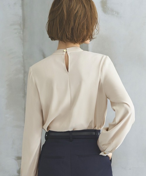 RUIRUE BOUTIQUE（ルイルエブティック）の「洗える ストレッチ ｜ 選べるデザイン フロントタック　ボウタイブラウス ｜ 長袖 トップス 体型カバー  オフィスカジュアル 通勤服 華やか ボウタイ メタル パール ボリュームスリーブ ブラウス（シャツ/ブラウス・レディース・ブラック系1/オレンジ/オレンジ系1/ブラック/ライトベージュ/ベージュ系1/ネイビー/ブルー系1/ピンク系1/ホワイト/グレー系1/ネイビー系1/アッシュ/ライトブルー/ピンクベージュ/ホワイト系1・S/M/L/LL/3L/5L/4L）」の17枚目の写真