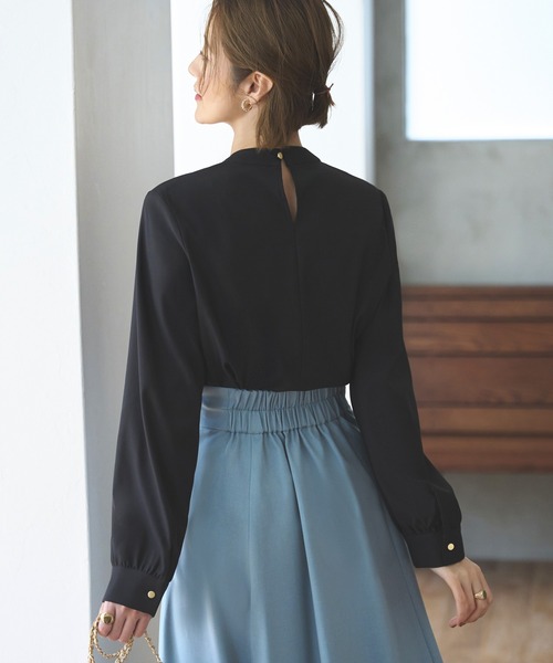 RUIRUE BOUTIQUE（ルイルエブティック）の「洗える ストレッチ ｜ 選べるデザイン フロントタック　ボウタイブラウス ｜ 長袖 トップス 体型カバー  オフィスカジュアル 通勤服 華やか ボウタイ メタル パール ボリュームスリーブ ブラウス（シャツ/ブラウス・レディース・ブラック系1/オレンジ/オレンジ系1/ブラック/ライトベージュ/ベージュ系1/ネイビー/ブルー系1/ピンク系1/ホワイト/グレー系1/ネイビー系1/アッシュ/ライトブルー/ピンクベージュ/ホワイト系1・S/M/L/LL/3L/5L/4L）」の20枚目の写真