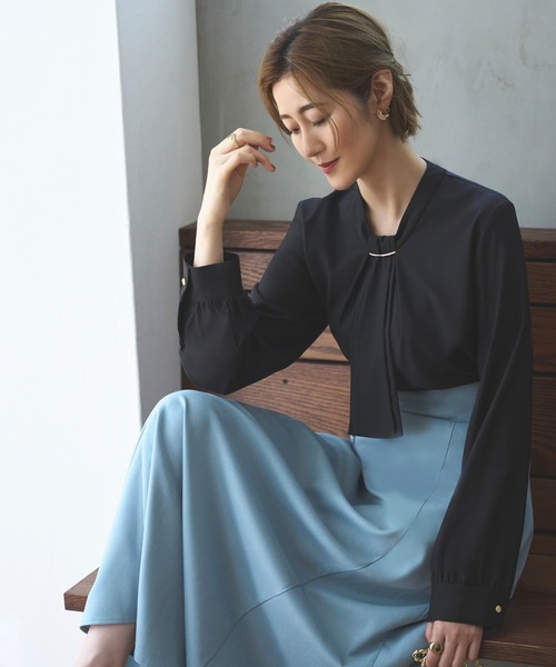 RUIRUE BOUTIQUE（ルイルエブティック）の「洗える ストレッチ ｜ 選べるデザイン フロントタック　ボウタイブラウス ｜ 長袖 トップス 体型カバー  オフィスカジュアル 通勤服 華やか ボウタイ メタル パール ボリュームスリーブ ブラウス（シャツ/ブラウス・レディース・ブラック系1/オレンジ/オレンジ系1/ブラック/ライトベージュ/ベージュ系1/ネイビー/ブルー系1/ピンク系1/ホワイト/グレー系1/ネイビー系1/アッシュ/ライトブルー/ピンクベージュ/ホワイト系1・S/M/L/LL/3L/5L/4L）」の22枚目の写真