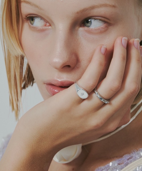 whim(ウィム)の「Embed Star Stone Ring(リング・レディース・シルバー/ゴールド・#13)」の2枚目の写真