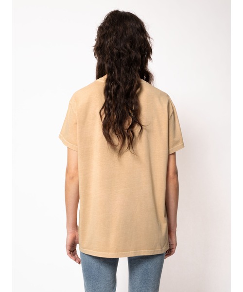 Nudie Jeans(ヌーディージーンズ)の「Tina オーバーサイズTシャツ(Tシャツ/カットソー・レディース・オフホワイト/チャコールグレー/ベージュ・M/S/XS)」の9枚目の写真