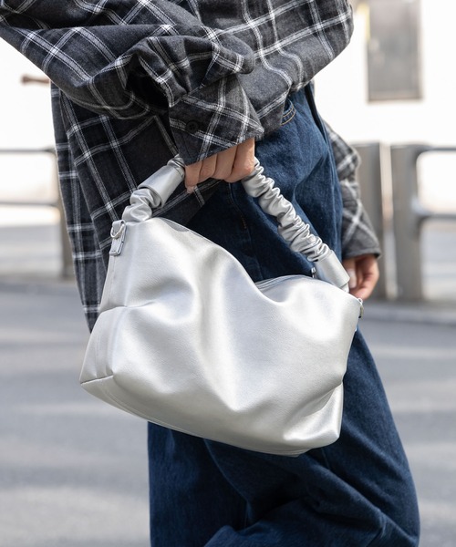 3.3 Field Trip （3.3フィールドトリップ）の「3.3 Field Trip／ギャザー2WAYBAG 2980074（ショルダーバッグ・レディース・その他1/アイボリー/ブラック・0）」の3枚目の写真